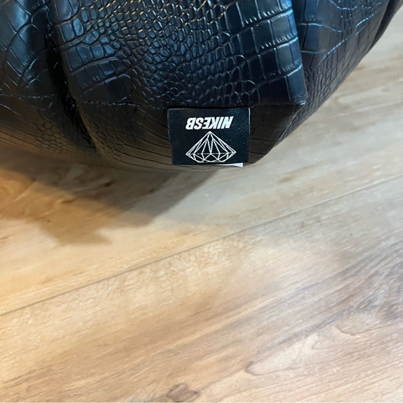 Nike SB Tiffany Dunk Diamond Pillow - Picture 2 of 6